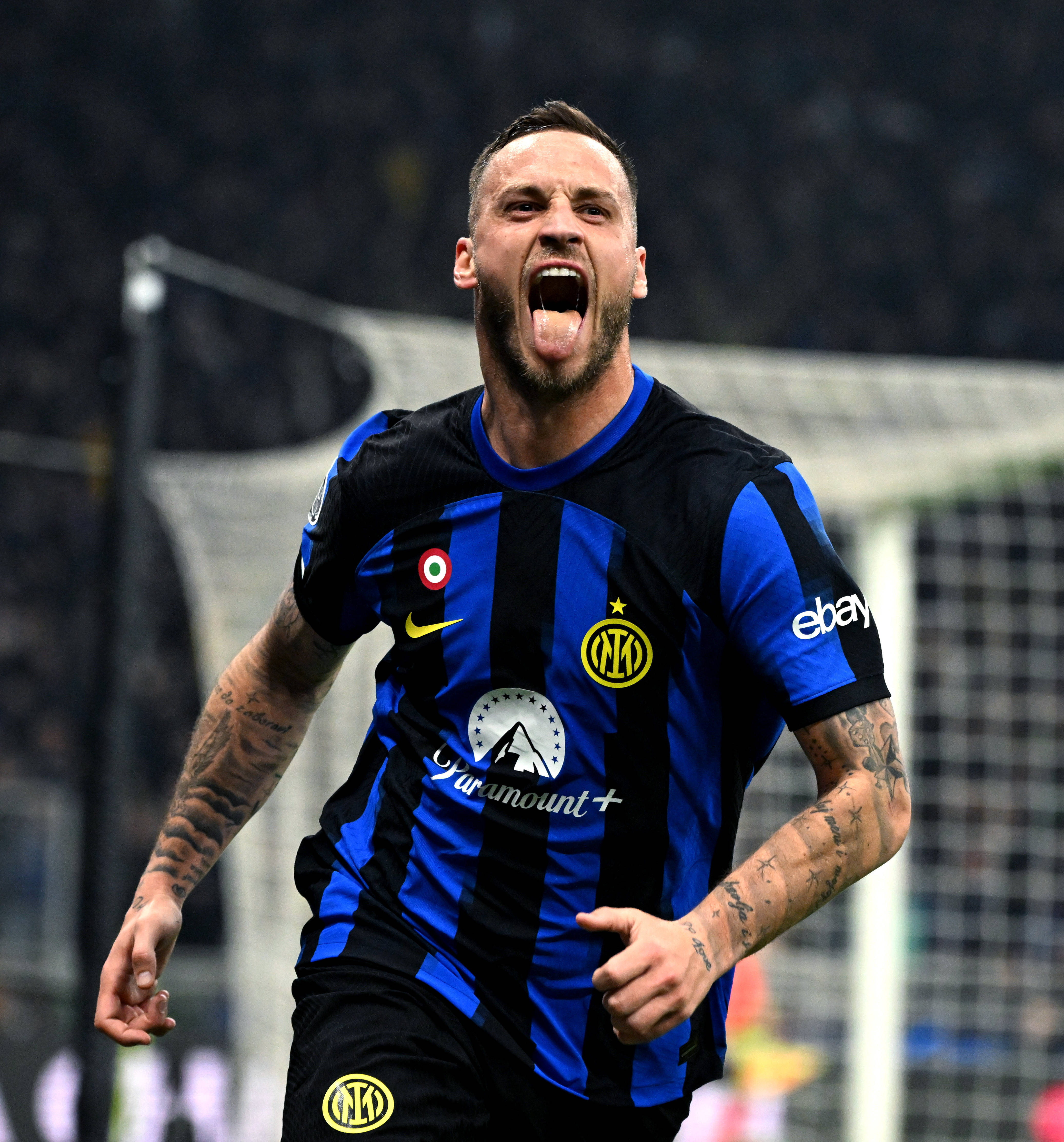 澳超战报：奥鲁维米送礼，喷气机7分钟3球，3-1力克凤凰（澳超速报：奥鲁维米失误，喷气机7分钟三连击，3-1击退凤凰）