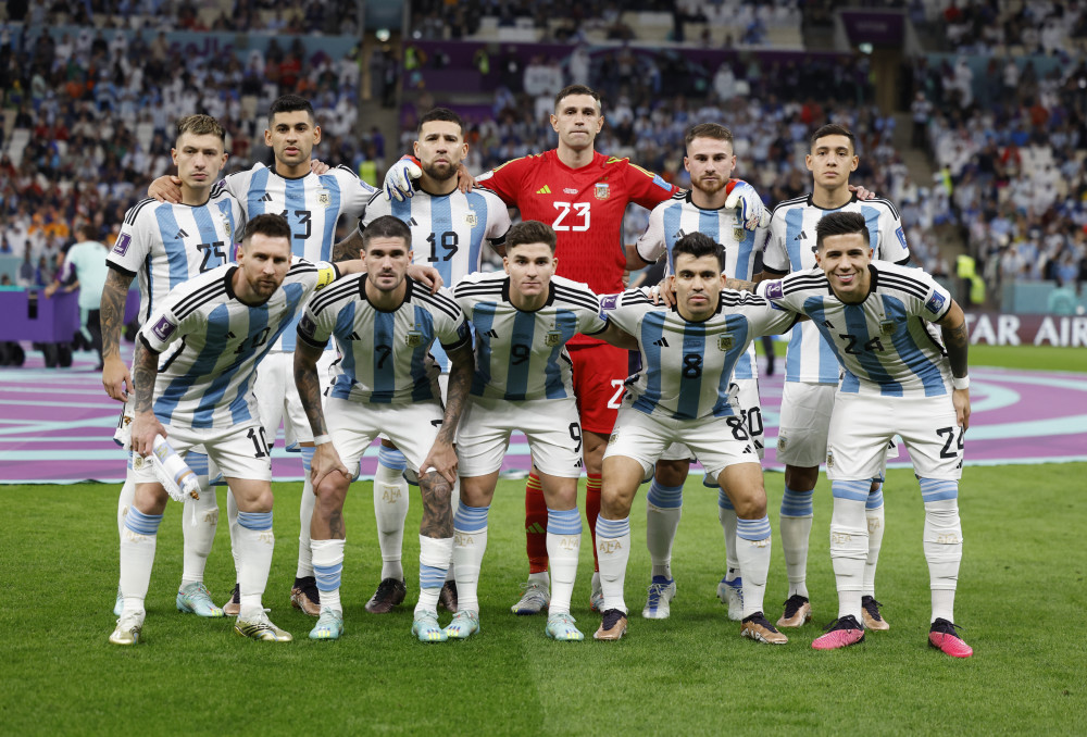 卡拉格：英超教练只有瓜帅强于埃梅里，还是不看好维拉能夺冠（卡拉格：英超主帅里仅瓜帅高于埃梅里，依旧不看好维拉夺冠）