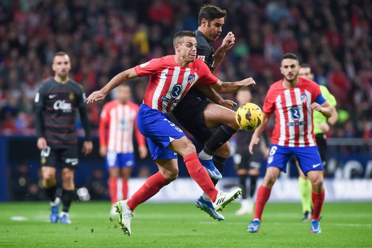 法尔克：很高兴球队能与红牛集团合作，有问题会与克洛普交谈（法尔克：欣见球队携手红牛集团，如有问题将与克洛普沟通）