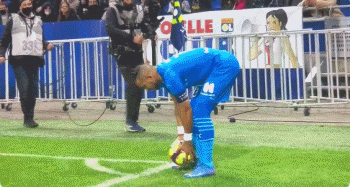 马德兴晒自己的FIFA年度最佳投票：我没有给中国足球记者丢脸（马德兴公布FIFA年度最佳投票：自认未给中国足球记者丢脸）