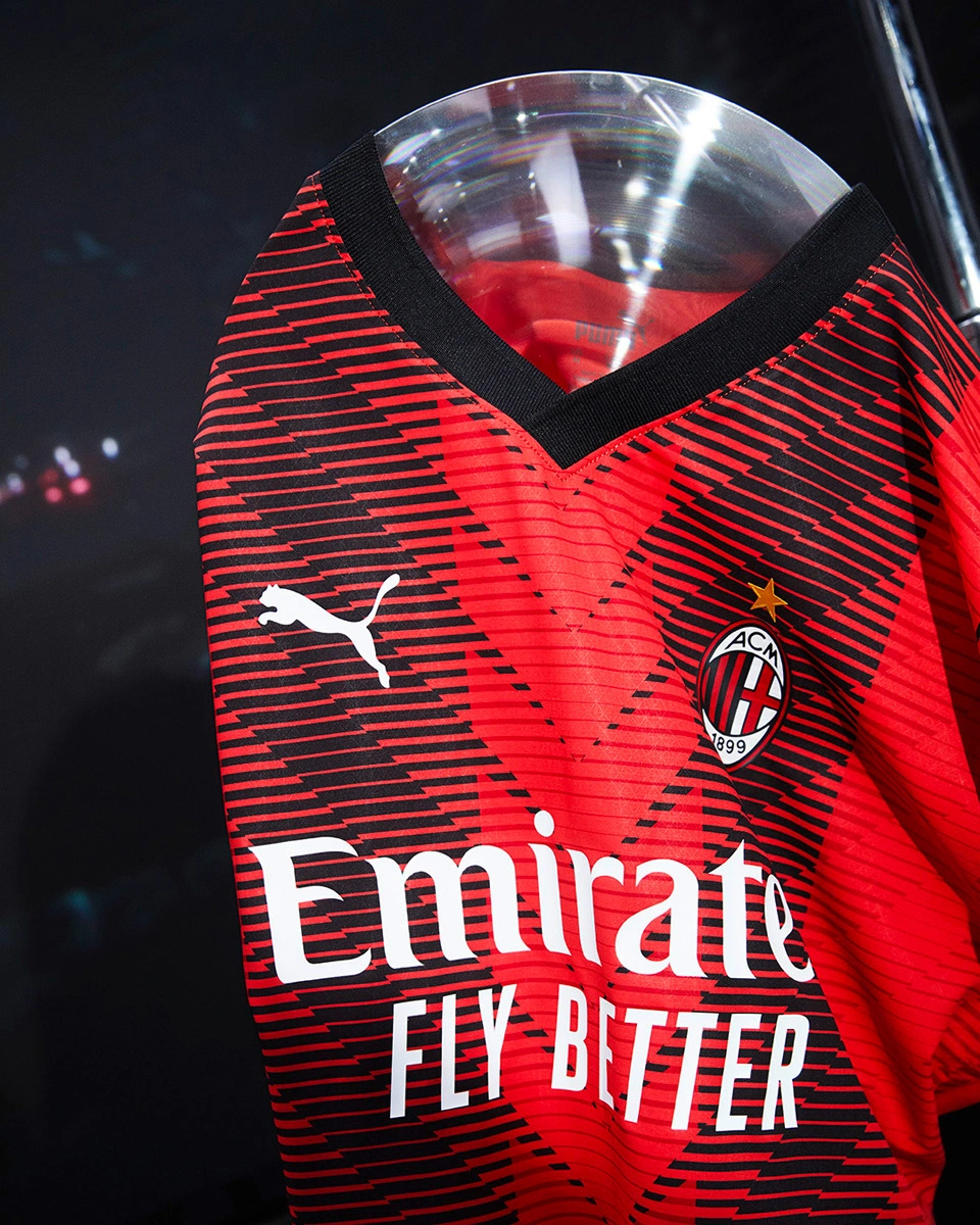 达成尤文生涯200场里程碑，洛卡特利获赠纪念球衣