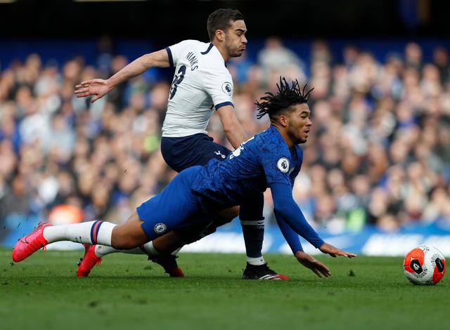 埃泽：丁丁是高水平足球思想家，这类球员是我自幼仰望的榜样（埃泽盛赞丁丁拥有顶级足球思维：这类球员自幼便是我的楷模）