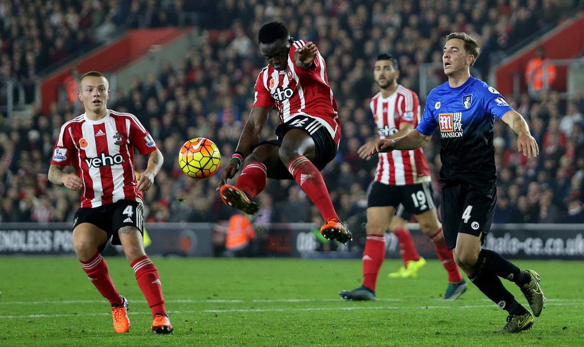 欧冠半场：卡尔进球被吹，凯恩中柱，拜仁暂0-0葡萄牙体育（欧冠半场战报：卡尔进球被判无效，凯恩中柱，拜仁暂与葡萄牙体育0-0）