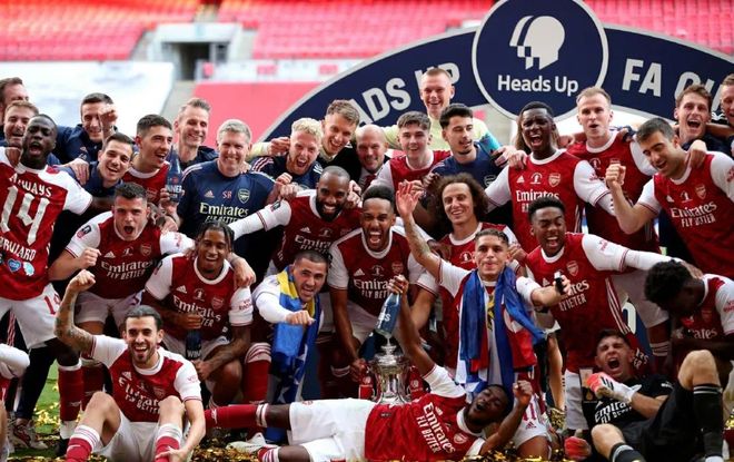 带大力神杯亮相，斯卡洛尼：上届决赛令人难忘，我们会再努力