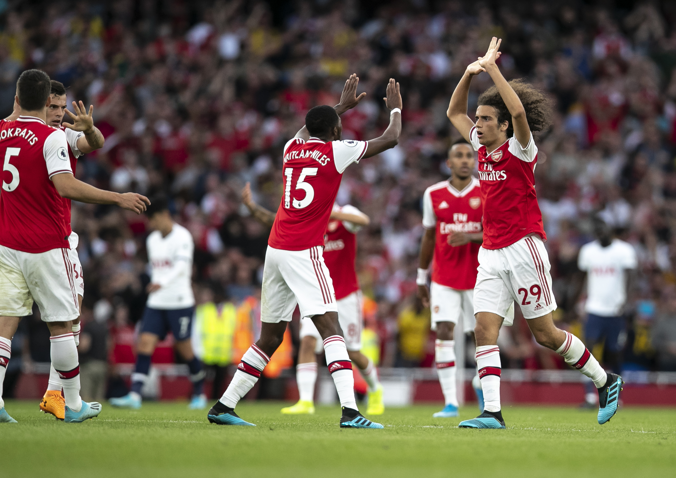 英超-曼城3-0轻取水晶宫，哈兰德梅开二度福登贴地斩破门（英超：曼城3-0完胜水晶宫，哈兰德梅开二度，福登低射破门）