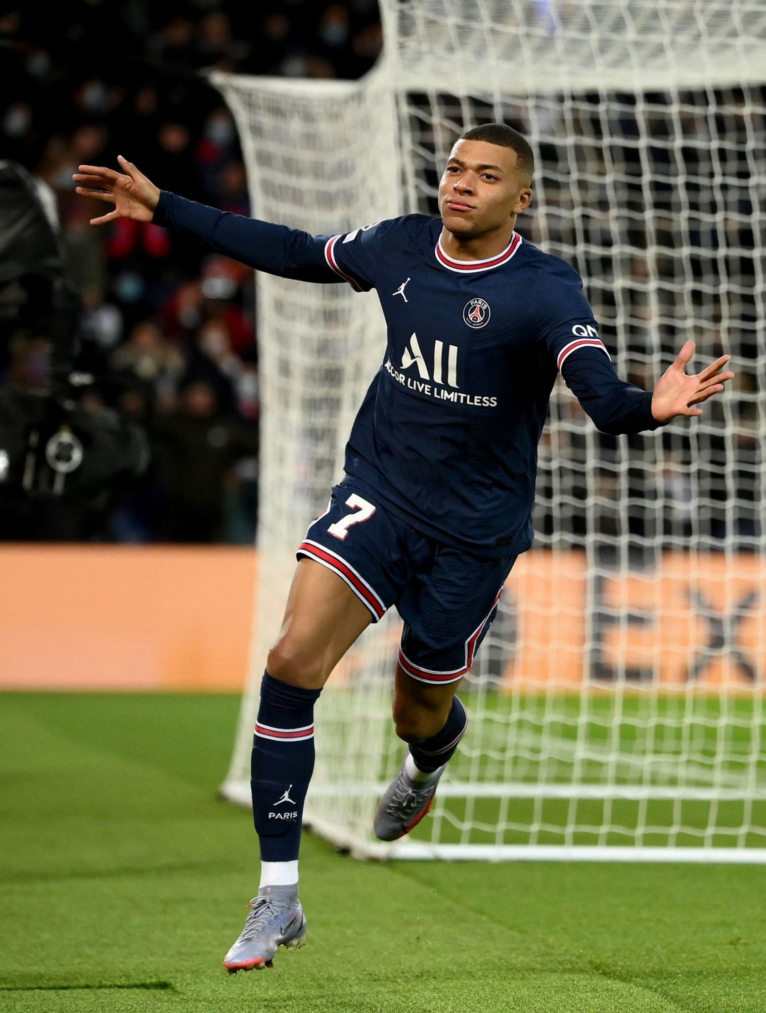 博主：广岛三箭主帅斯基伯目前并不存在去山东泰山的可能性