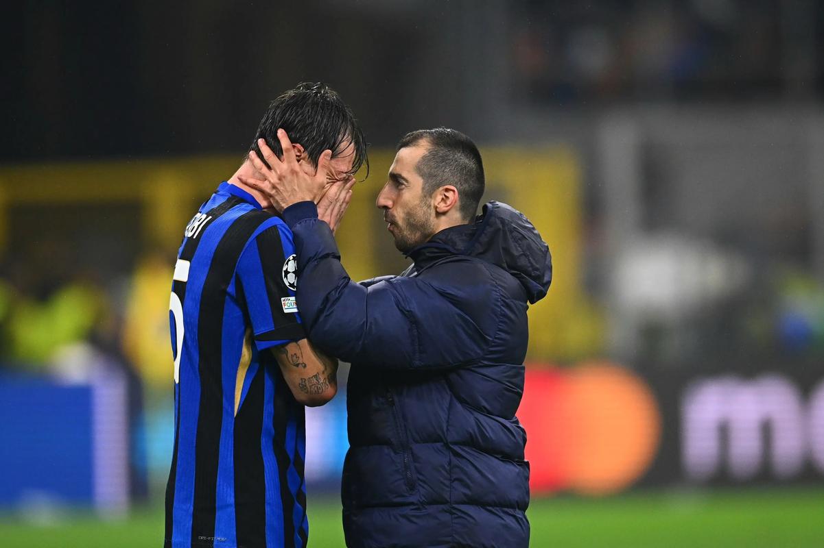 Shams：活塞&老鹰&猛龙预计将在交易中追逐浓眉