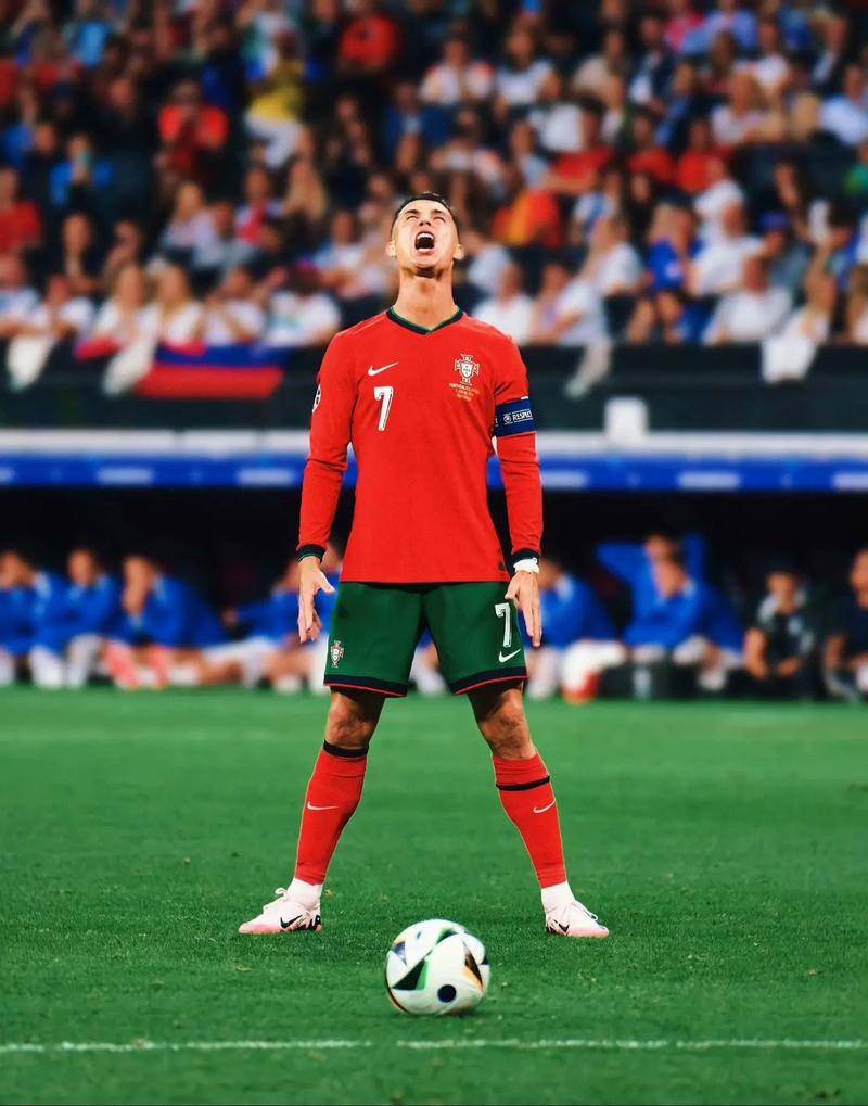 前西班牙主帅：不会给亚马尔任何建议；维尼修斯缺乏足球素养（西班牙前主帅：不会向亚马尔提建议，称维尼修斯足球素养不足）