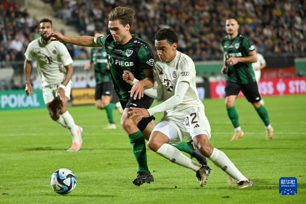 梅西的冠军总数比同期世界上任何俱乐部的冠军总数都要更多！