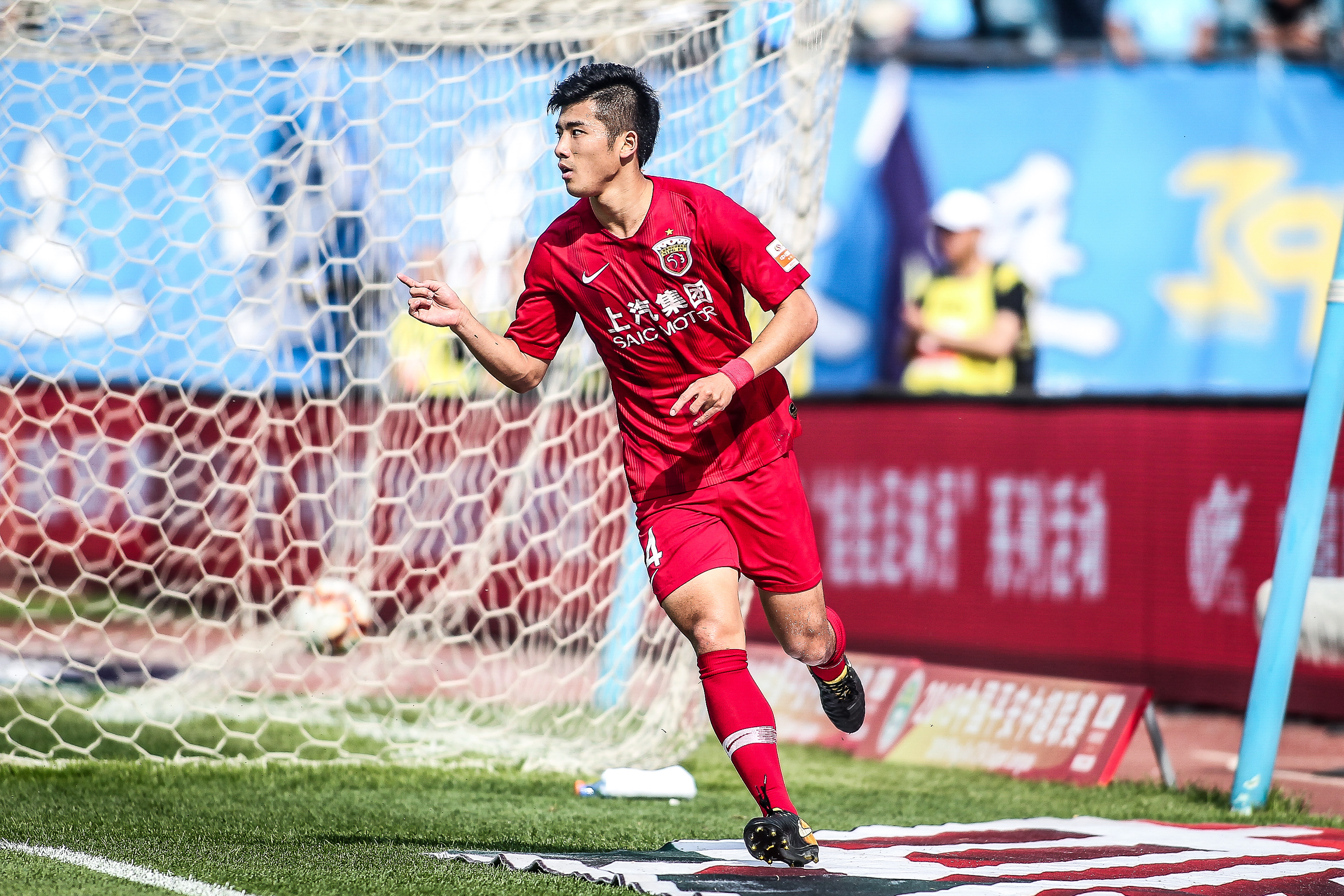 队报：德尚指控诽谤他和本泽马有矛盾的记者，本周四已开庭