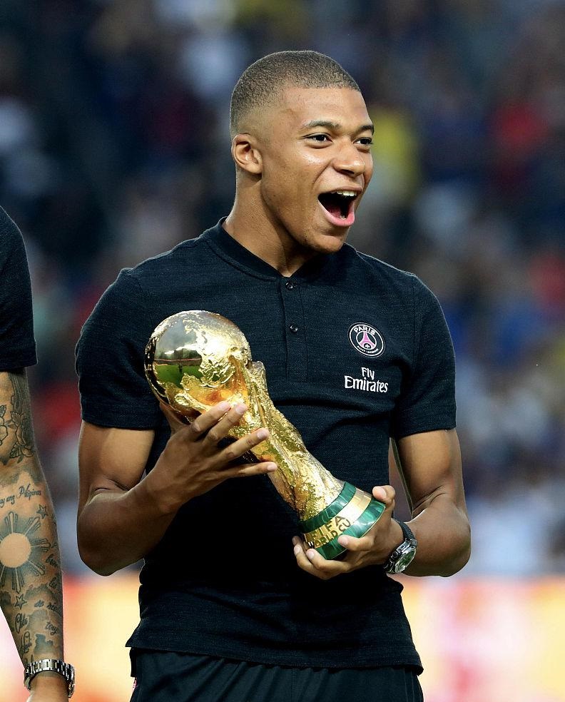 孔帕尼：我们没有“杯赛门将”制度；在混乱中迪亚斯有创造力