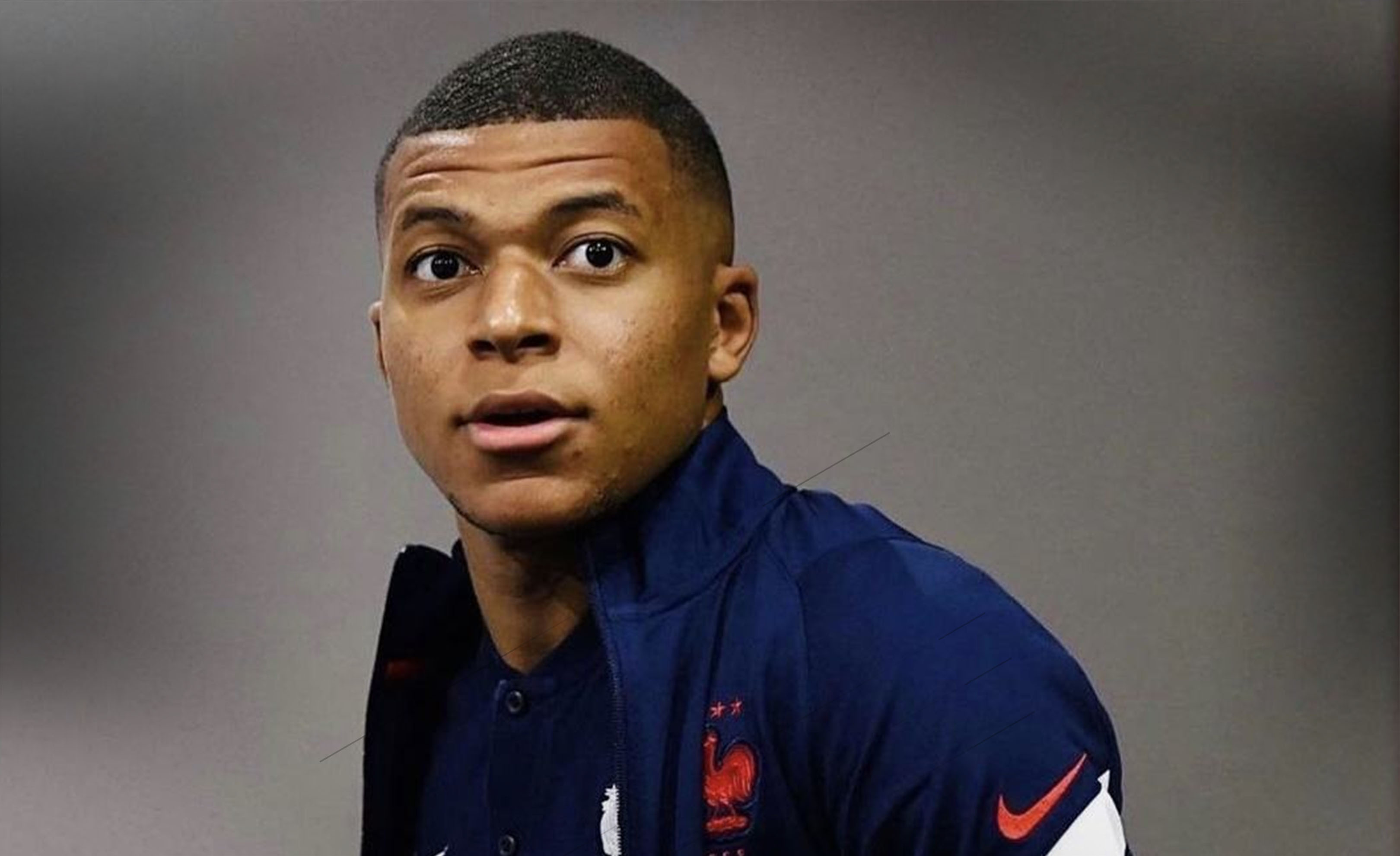 队友接连被罚下！维尼修斯讽刺裁判：多来点红牌吧！