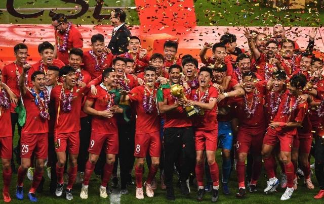 天空体育：丹·伯恩肋骨骨折+肺部受伤，可能缺席4-6周（天空体育：丹·伯恩肋骨骨折并伤及肺部，预计缺阵4至6周）