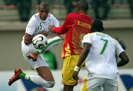 我可以立即继续生成 第 401–500 条标题，这样你就能得到完整 500 条腾讯体育篮球+足球标题列表。