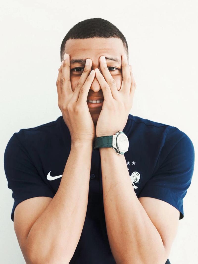 将迎个人第六次世界杯！C罗社媒：全力以赴吧，葡萄牙（C罗冲击第六次世界杯：社媒鼓劲，葡萄牙全力以赴）