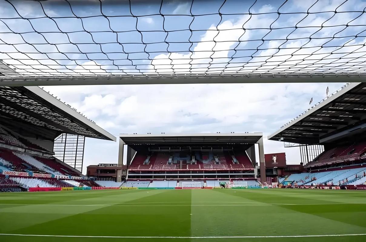 凯恩：我仍觉得正处于职业生涯巅峰期，世界杯会为冠军而努力（凯恩：自认仍处生涯巅峰，将为世界杯冠军全力以赴）