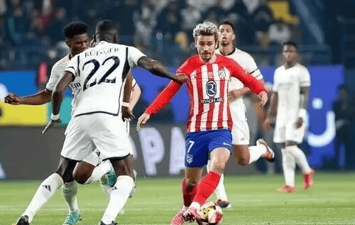 博斯克：在皇马执教比其他球队更容易；西班牙明年有能力捧杯（博斯克称执教皇马更轻松，西班牙明年具备夺冠实力）