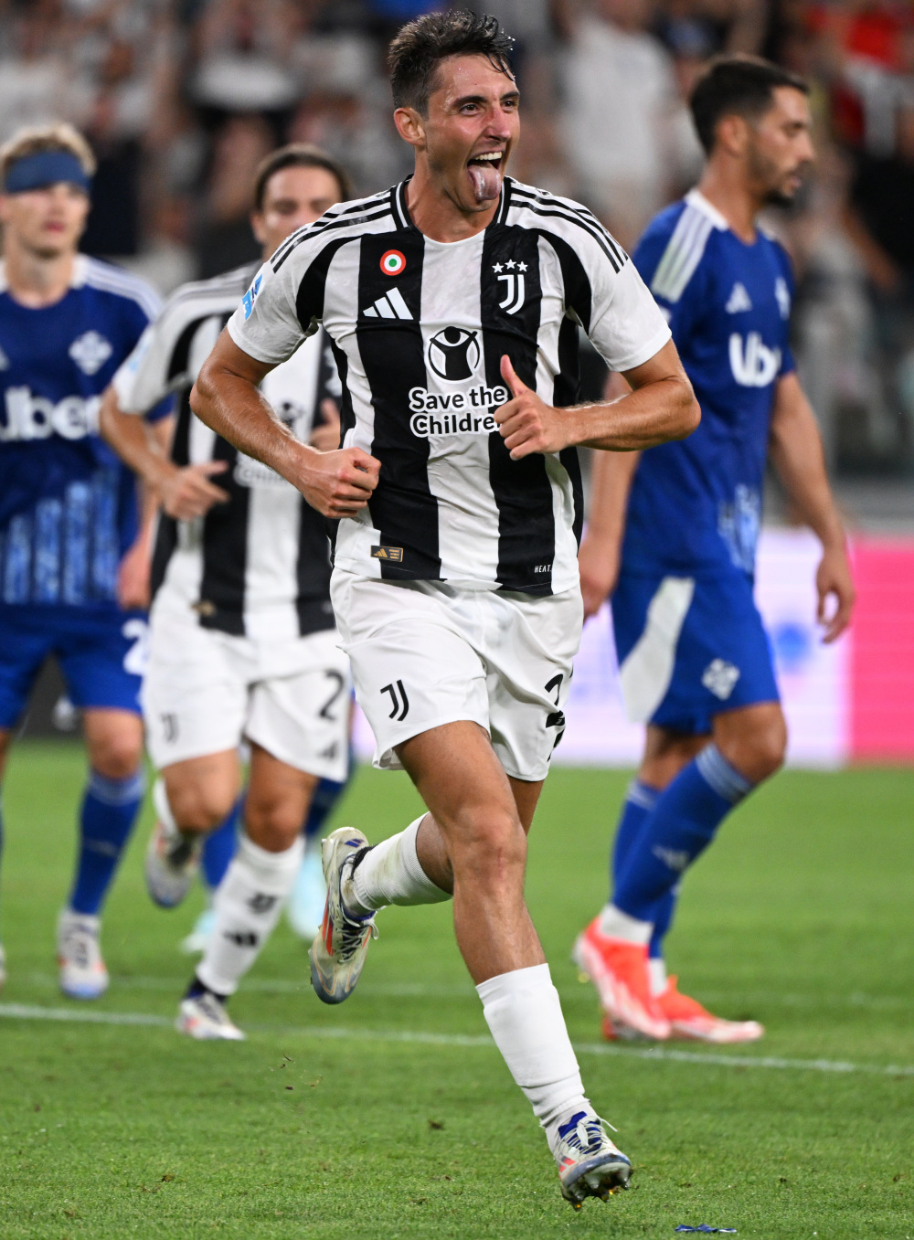 马内本场6脚射正，创非洲杯2010年以来球员单场射正纪录（马内单场6次射正，刷新2010年以来非洲杯个人射正纪录）