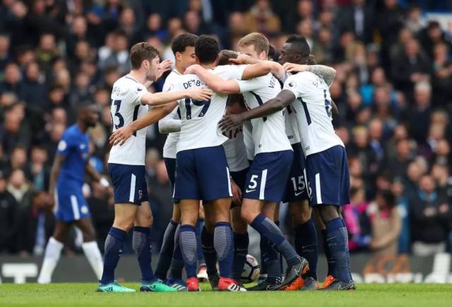 皇马青年军再战欧洲！青年欧冠32强对阵马赛，未来之星即将绽放（皇马青训军团再踏欧战：青年欧冠32强迎战马赛，明日之星蓄势绽放）